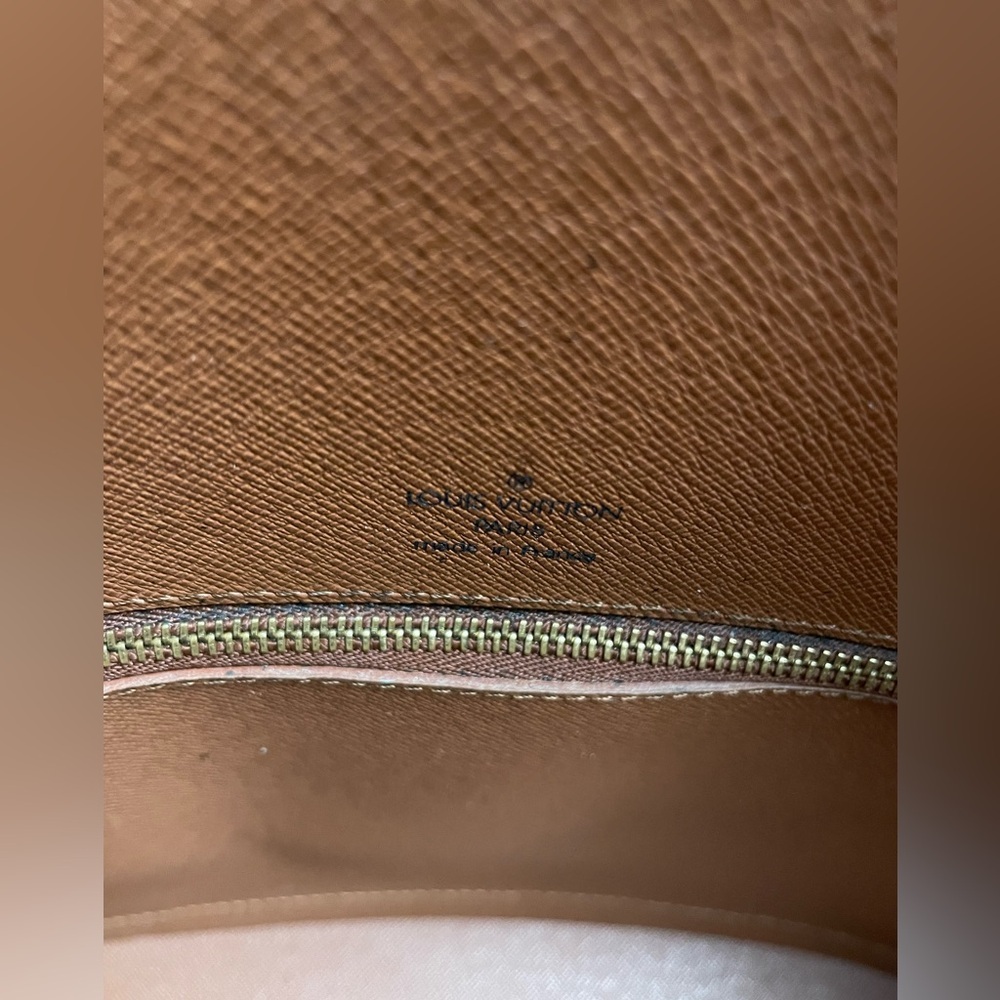 Louis Vuitton Babylone Monogram Tote. - Picture 8 of 15